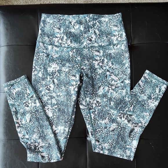 GAIAM Pants - GAIAM High-Rise Capri Leggings